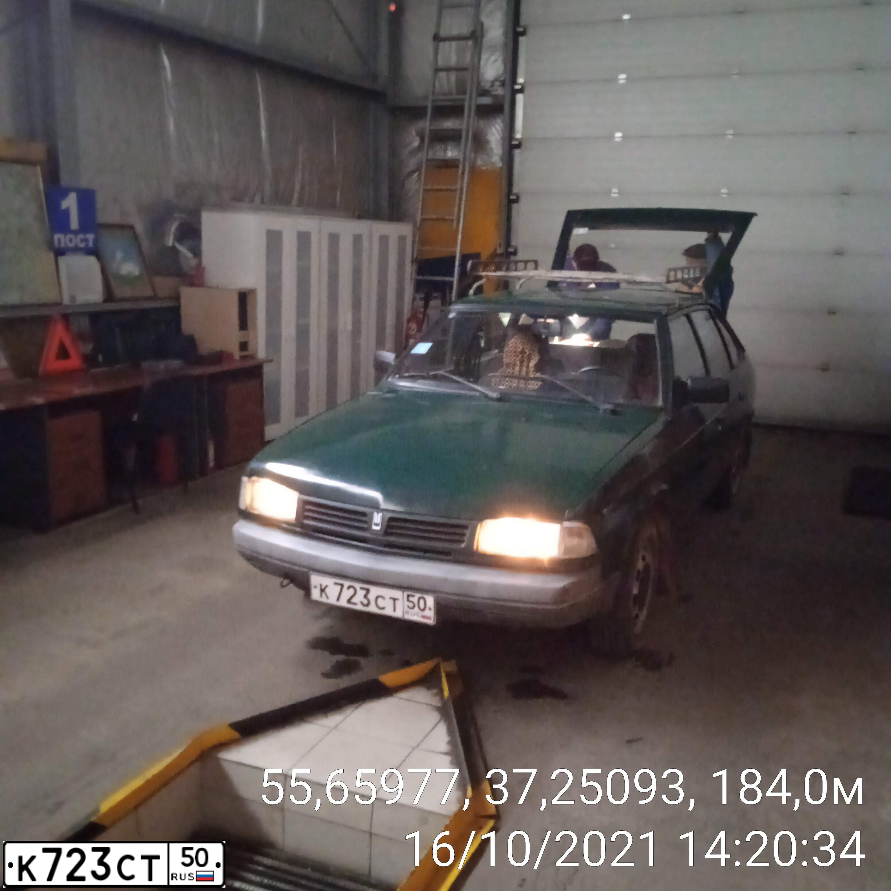 Фото автомобиля AZLK MOSKWITSCH 2141, 1998 — госномер К723СТ50. Цвет: ЗЕЛЕНЫЙ