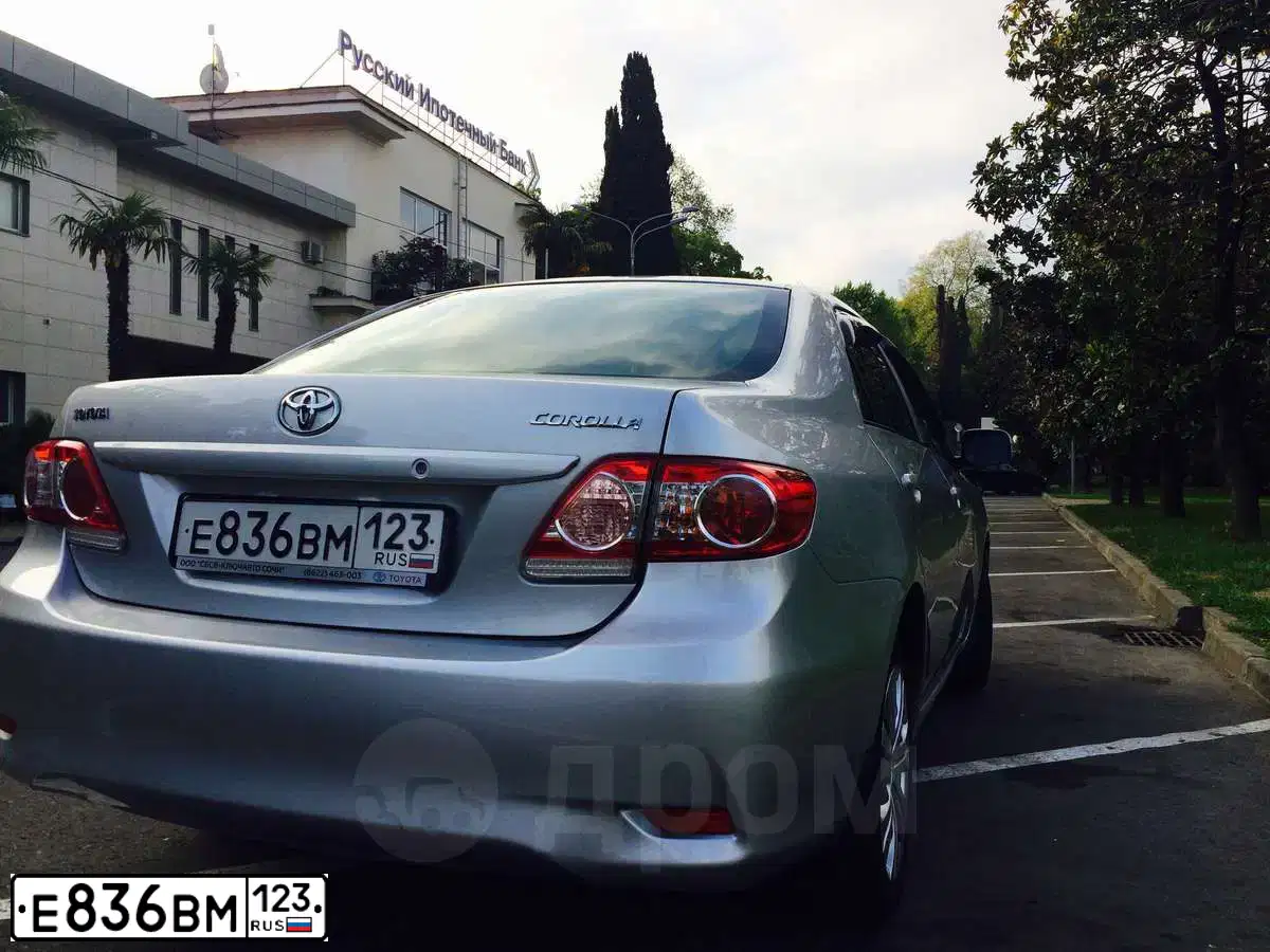 Фото автомобиля TOYOTA COROLLA, 2011 — госномер Е836ВМ123. Цвет: Серебристый