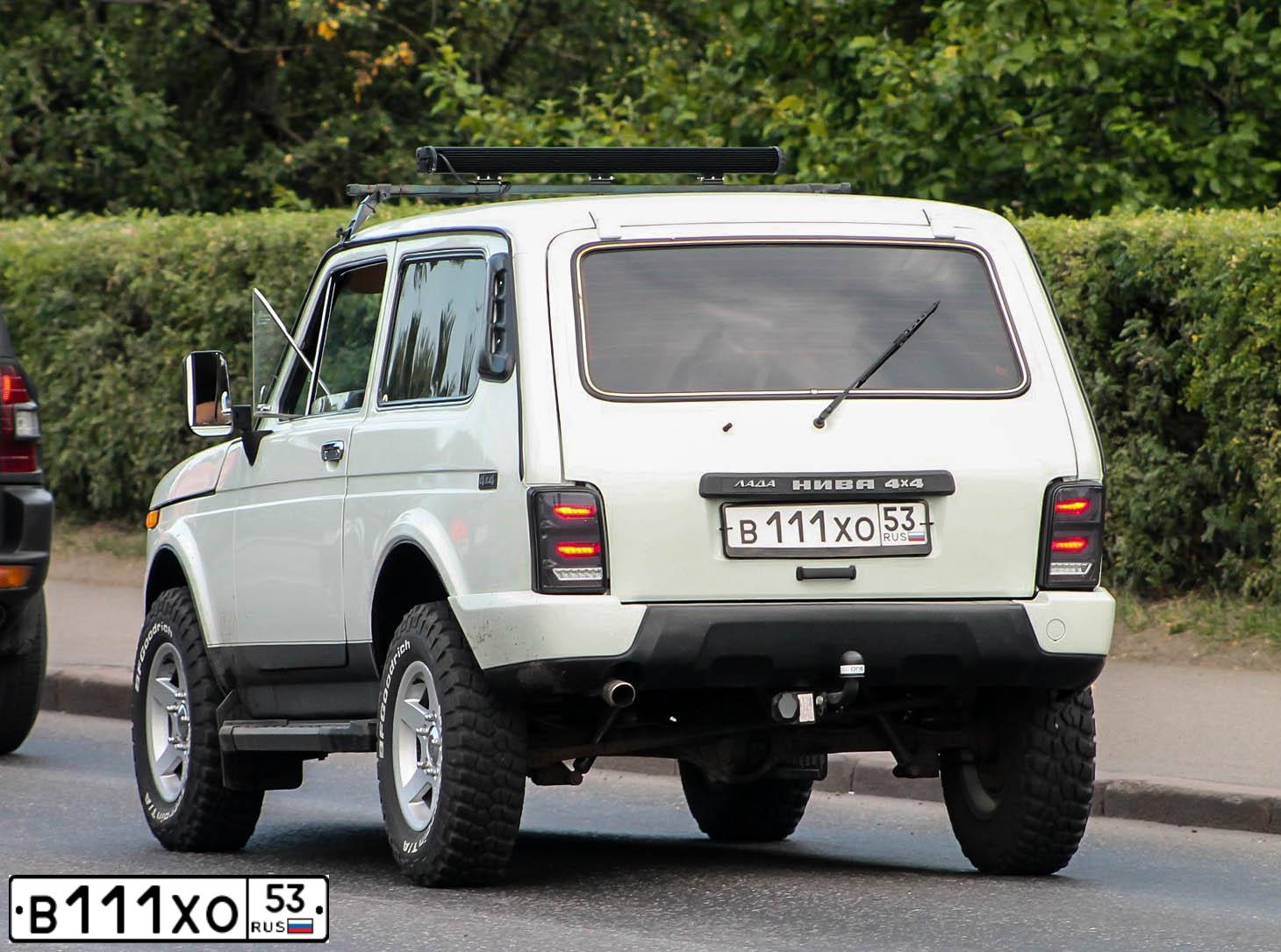 Фото автомобиля LADA 2170 PRIORA, 2009 — госномер В111ХО53. Цвет: СЕРО-СИНЕ-ЗЕЛЕНЫЙ