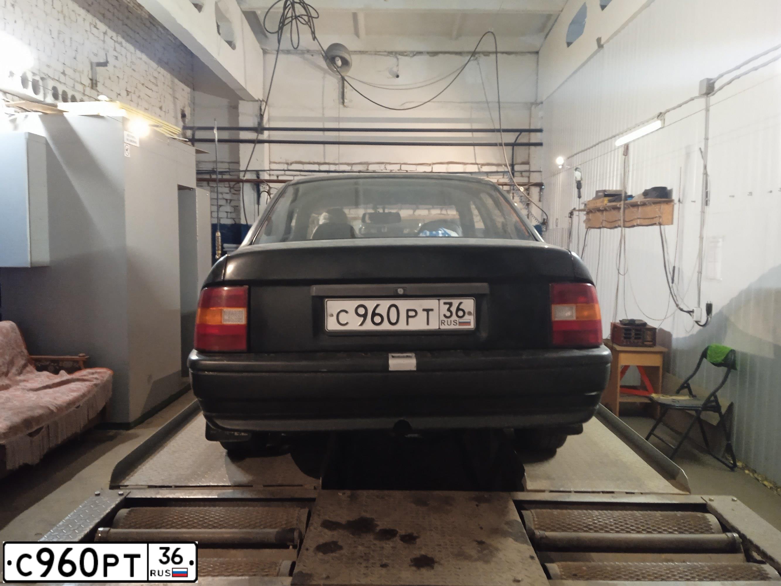 Фото автомобиля OPEL VECTRA, 1990 — госномер С960РТ36. Цвет: ЧЕРНЫЙ