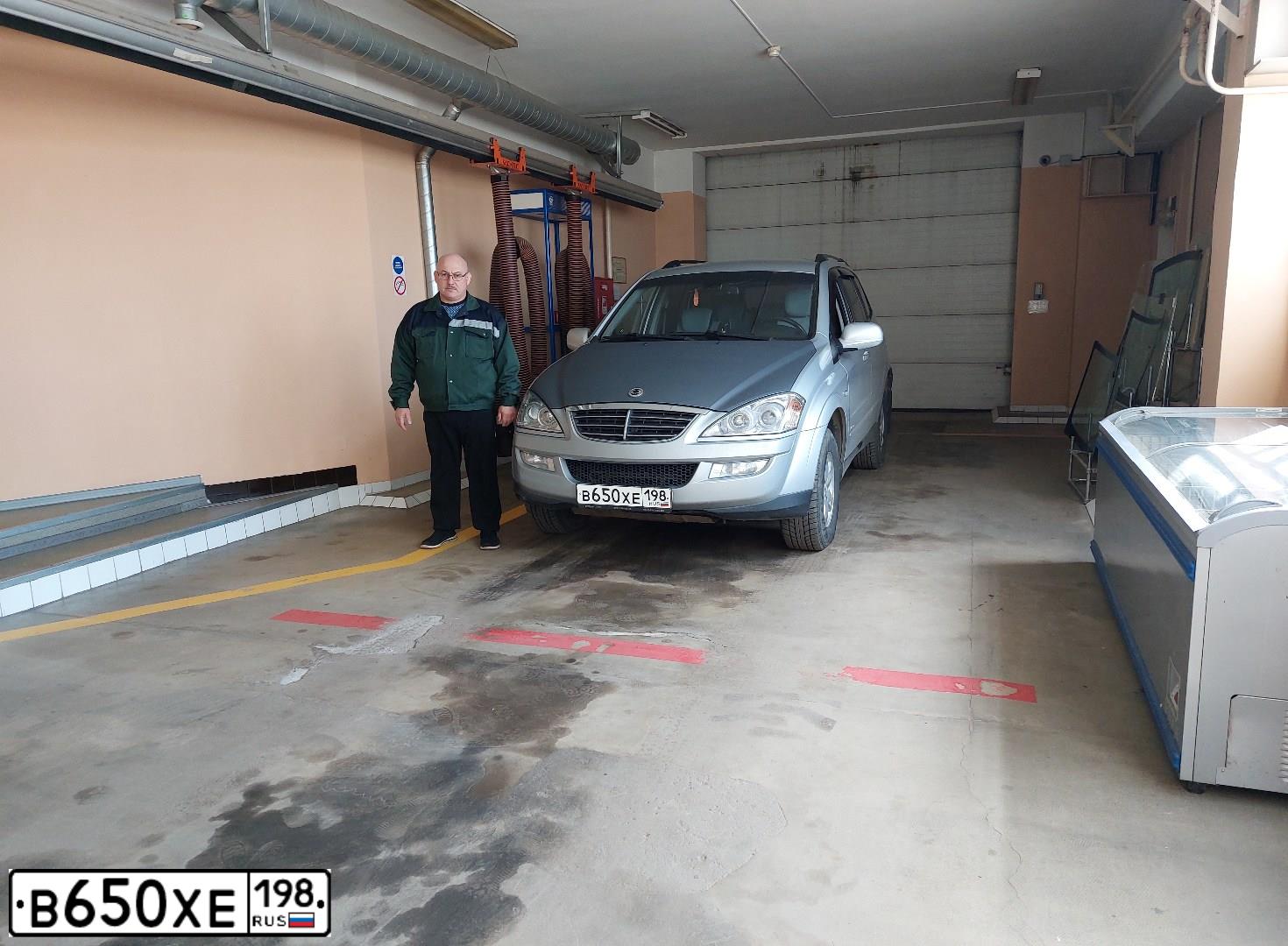 Фото автомобиля SSANGYONG KYRON, 2014 — госномер С700СХ178. Цвет: СЕРЕБРИСТЫЙ