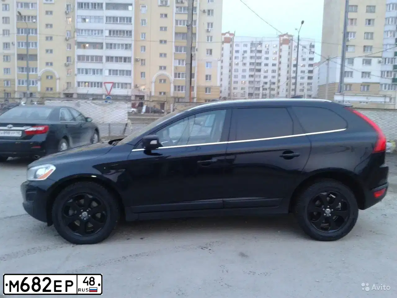 Фото автомобиля VOLVO XC60, 2013 — госномер Н888АР136. Цвет: ЧЕРНЫЙ