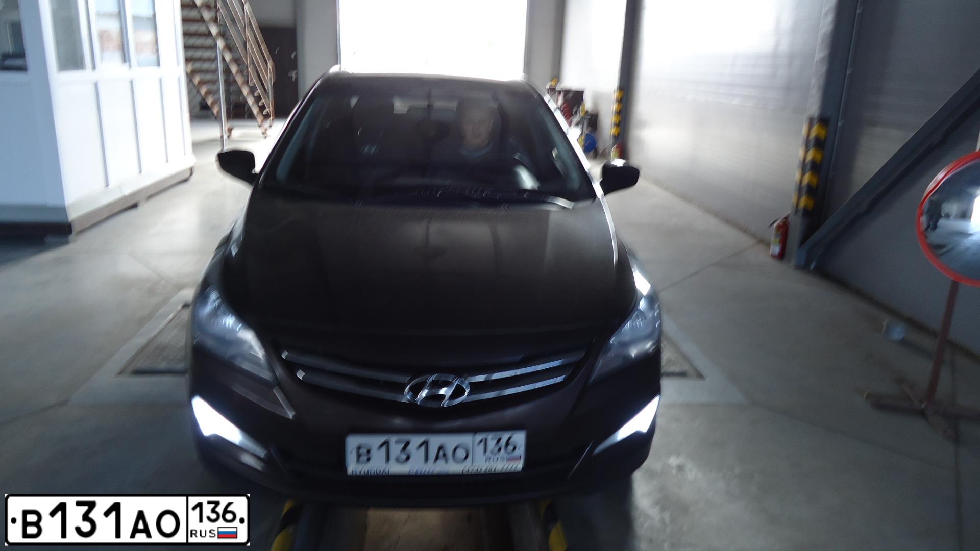 Фото автомобиля HYUNDAI SOLARIS, 2016 — госномер В131АО136. Цвет: Коричневый