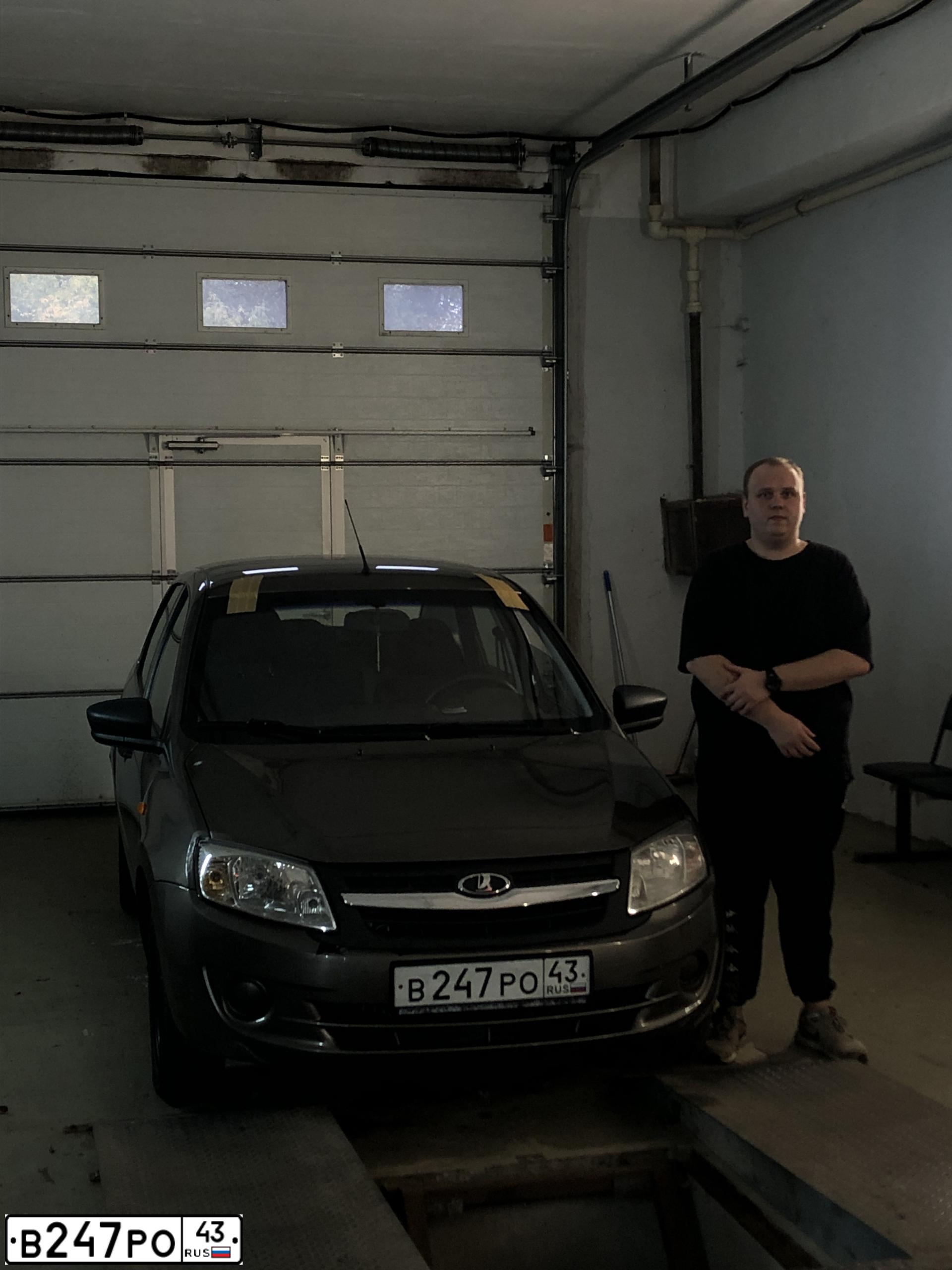 Фото автомобиля LADA GRANTA, 2015 — госномер Е513РР790. Цвет: Золотисто-коричневый
