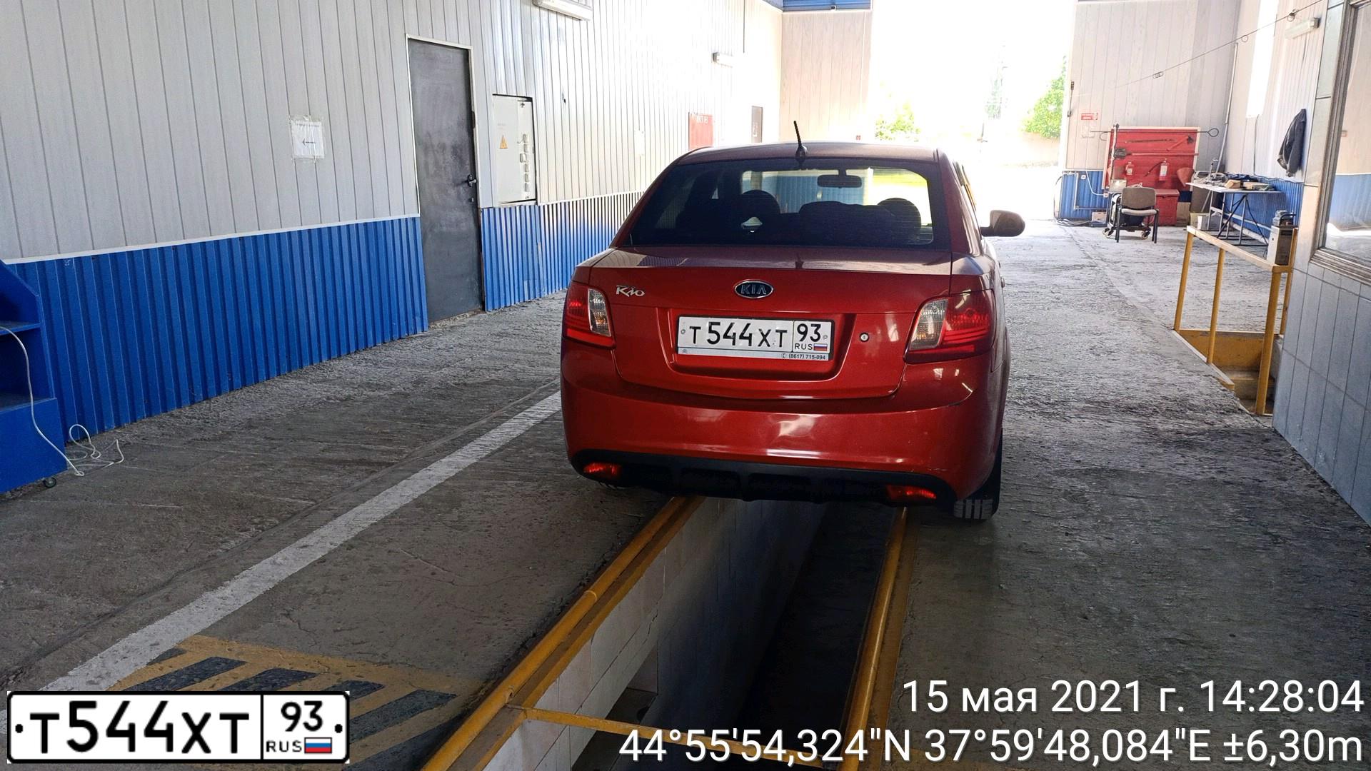 Фото автомобиля KIA RIO, 2009 — госномер Т544ХТ93. Цвет: Красный