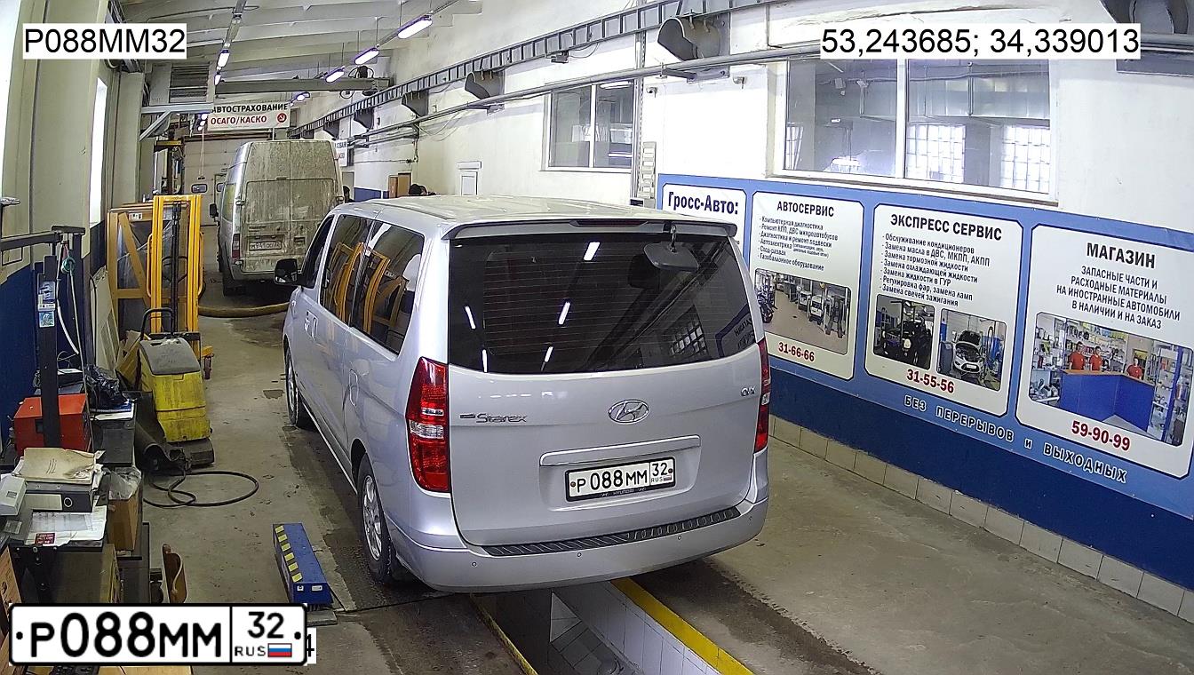 Фото автомобиля HYUNDAI GRAND STAREX, 2008 — госномер О616ОР32. Цвет: СЕРЫЙ