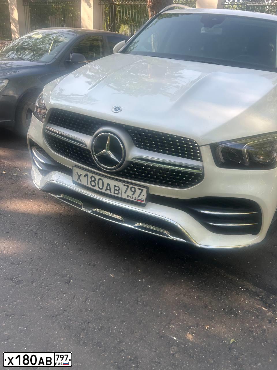 Фото автомобиля MERCEDES GLE-KLASSE, 2020 — госномер Х180АВ797. Цвет: Белый