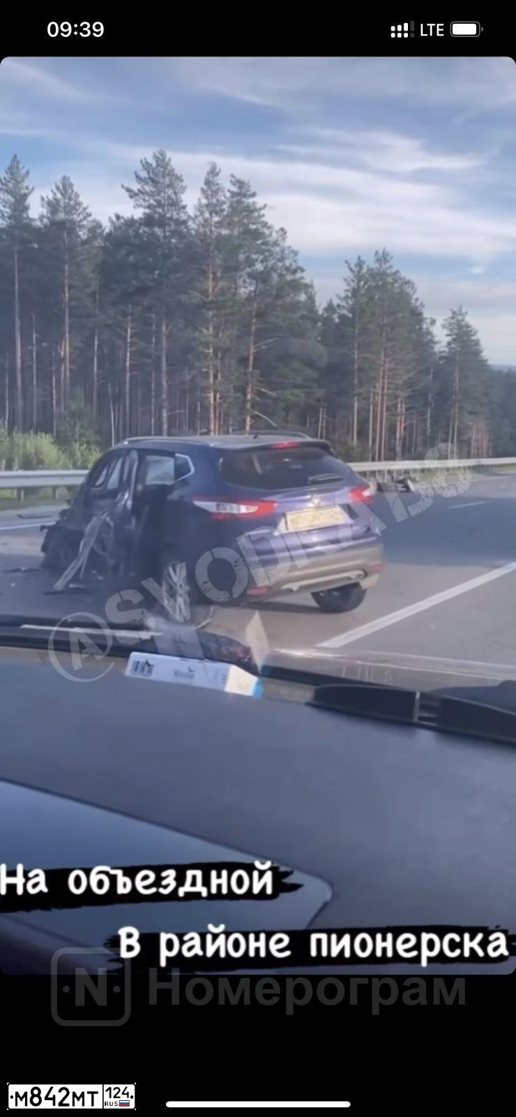 Фото автомобиля NISSAN QASHQAI, 2014 — госномер М842МТ124. Цвет: ТЕМНО-СИНИЙ