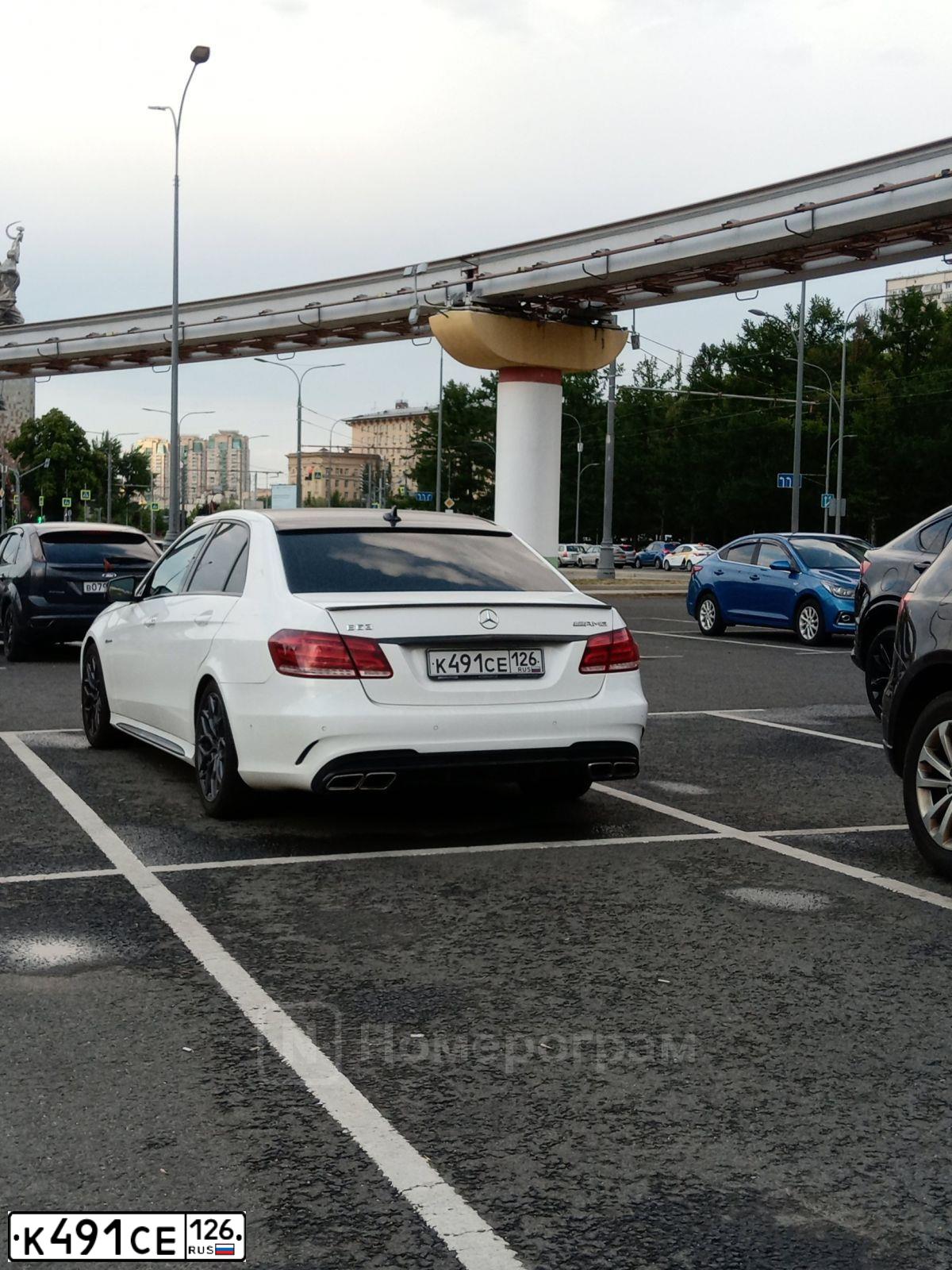 Фото автомобиля MERCEDES E-KLASSE, 2013 — госномер К491СЕ126. Цвет: Белый
