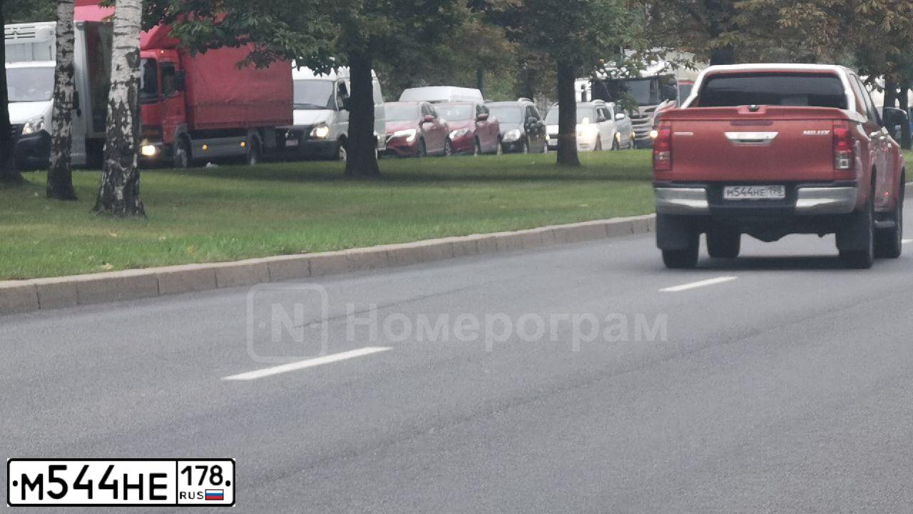 Фото автомобиля VOLKSWAGEN TIGUAN, 2009 — госномер К458ОВ799. Цвет: СЕРЫЙ