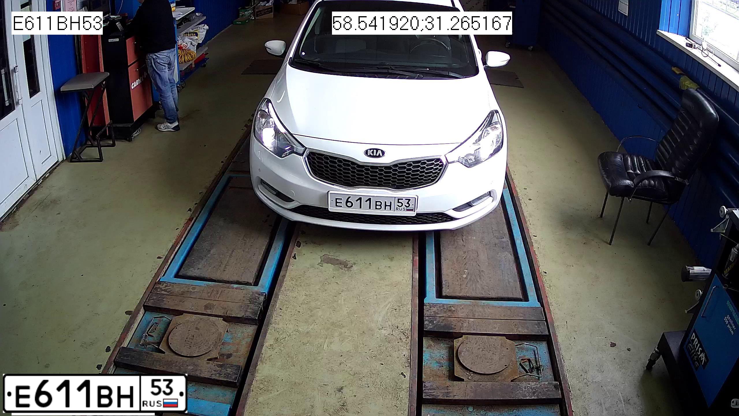 Фото автомобиля KIA CERATO, 2014 — госномер Е611ВН53. Цвет: БЕЛЫЙ