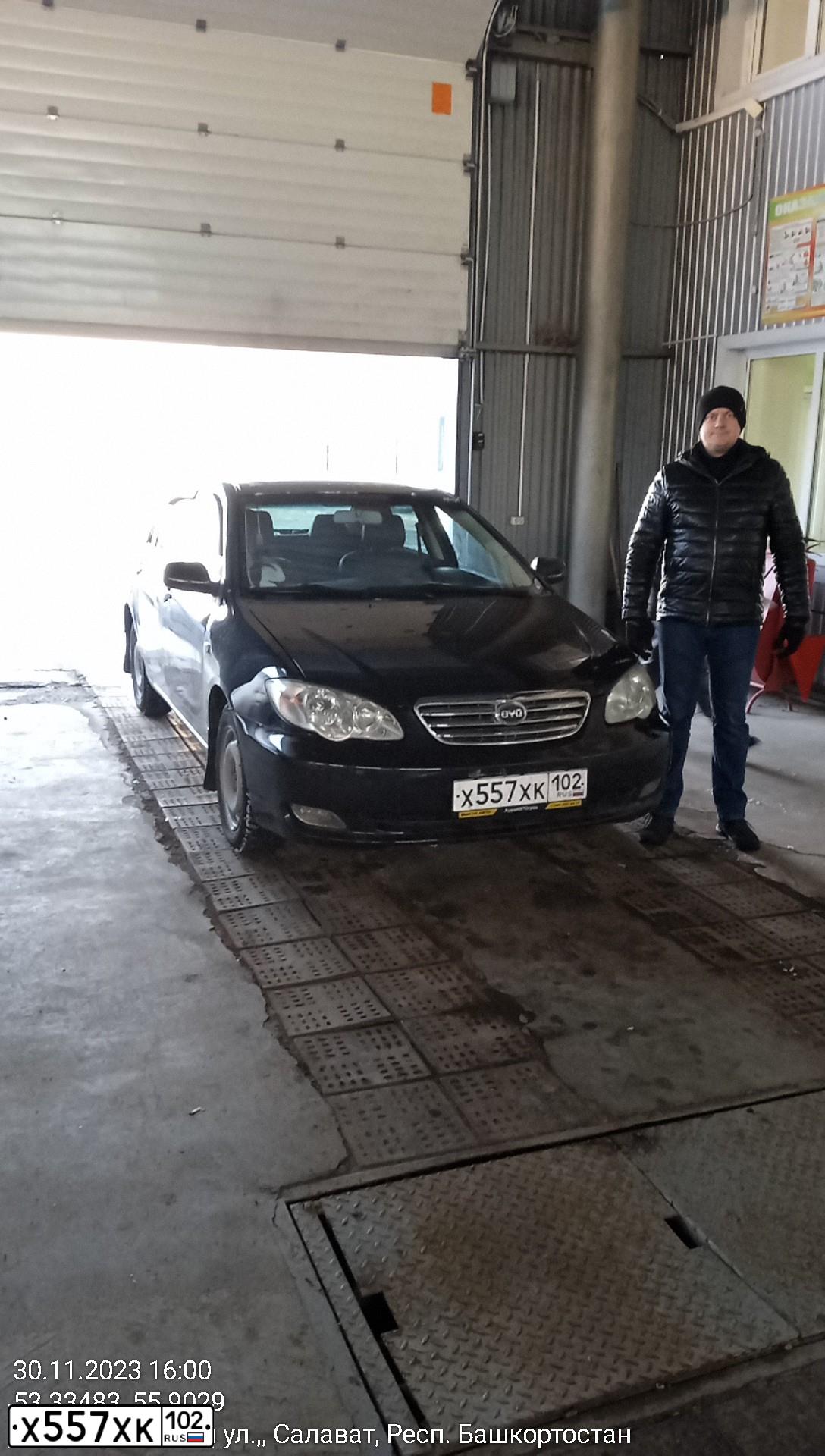 Фото автомобиля BYD F3, 2012 — госномер М906ХВ702. Цвет: ЧЕРНЫЙ