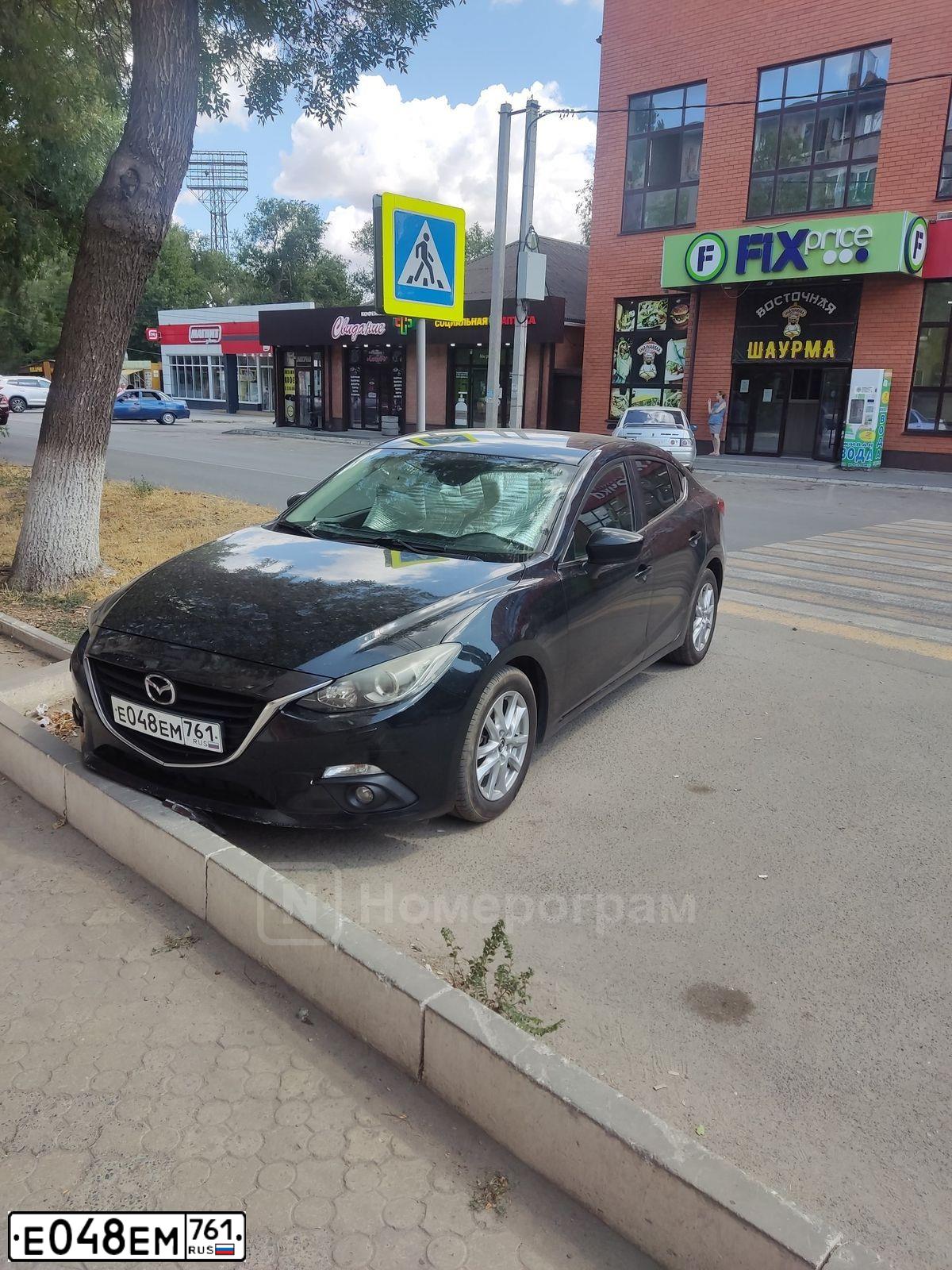 Фото автомобиля MAZDA 3, 2013 — госномер Е048ЕМ761. Цвет: ЧЕРНЫЙ