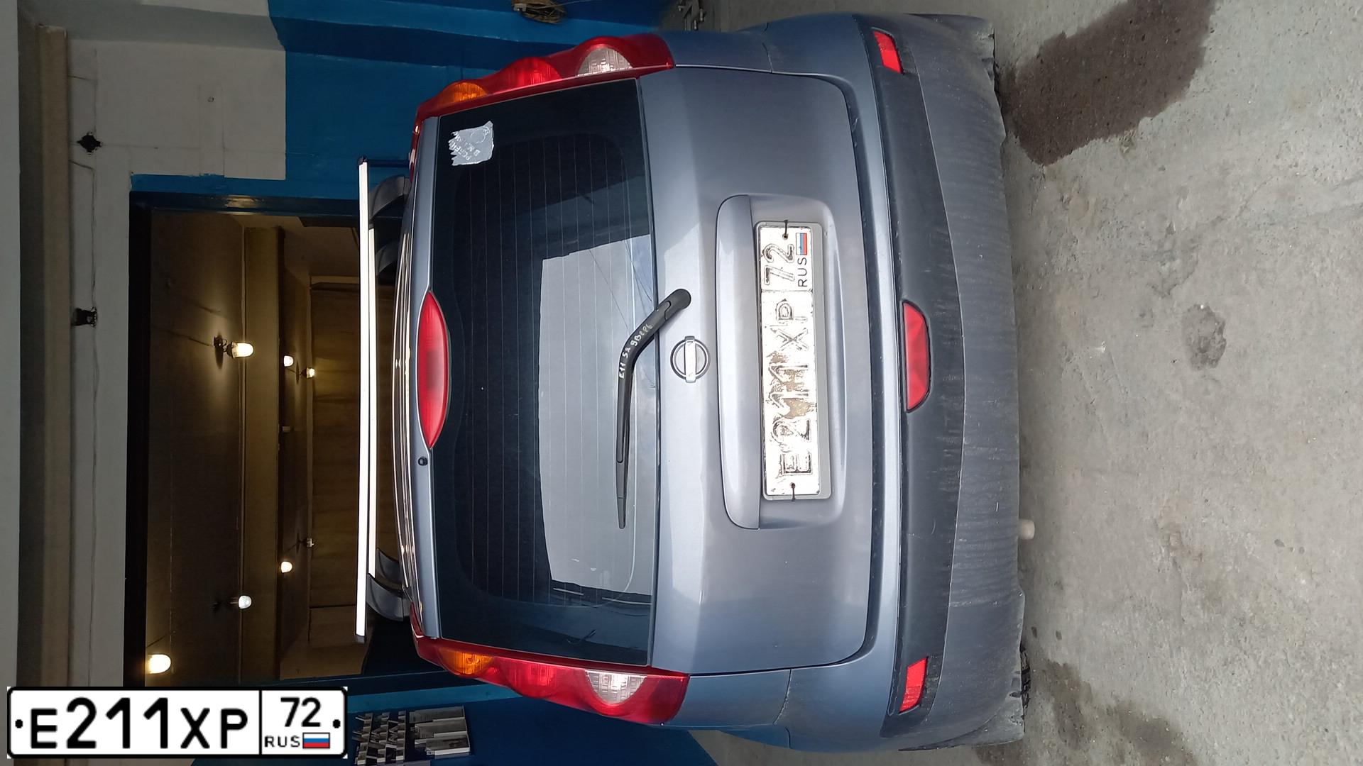 Фото автомобиля NISSAN NOTE, 2007 — госномер Е790КМ122. Цвет: СЕРЫЙ