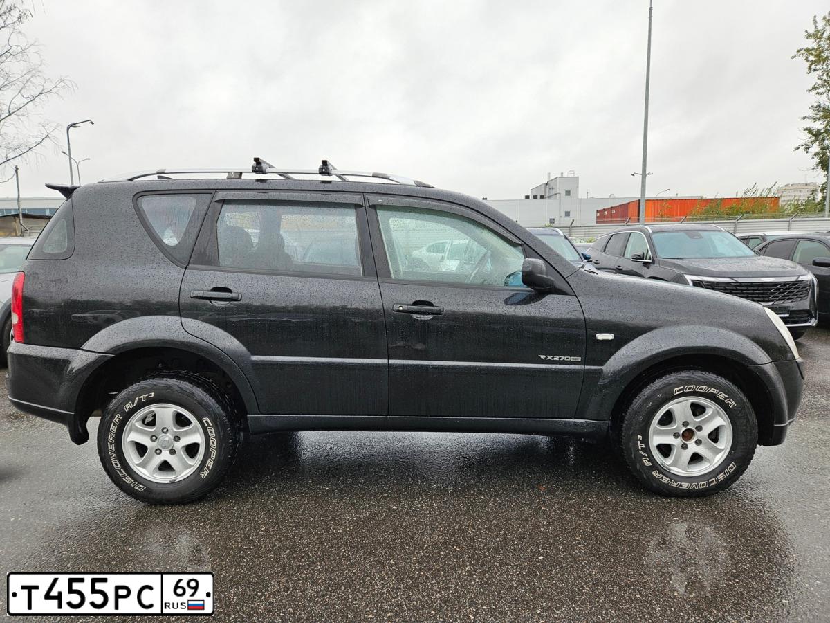 Фото автомобиля SSANGYONG REXTON, 2010 — госномер Т717МР39. Цвет: ЧЕРНЫЙ