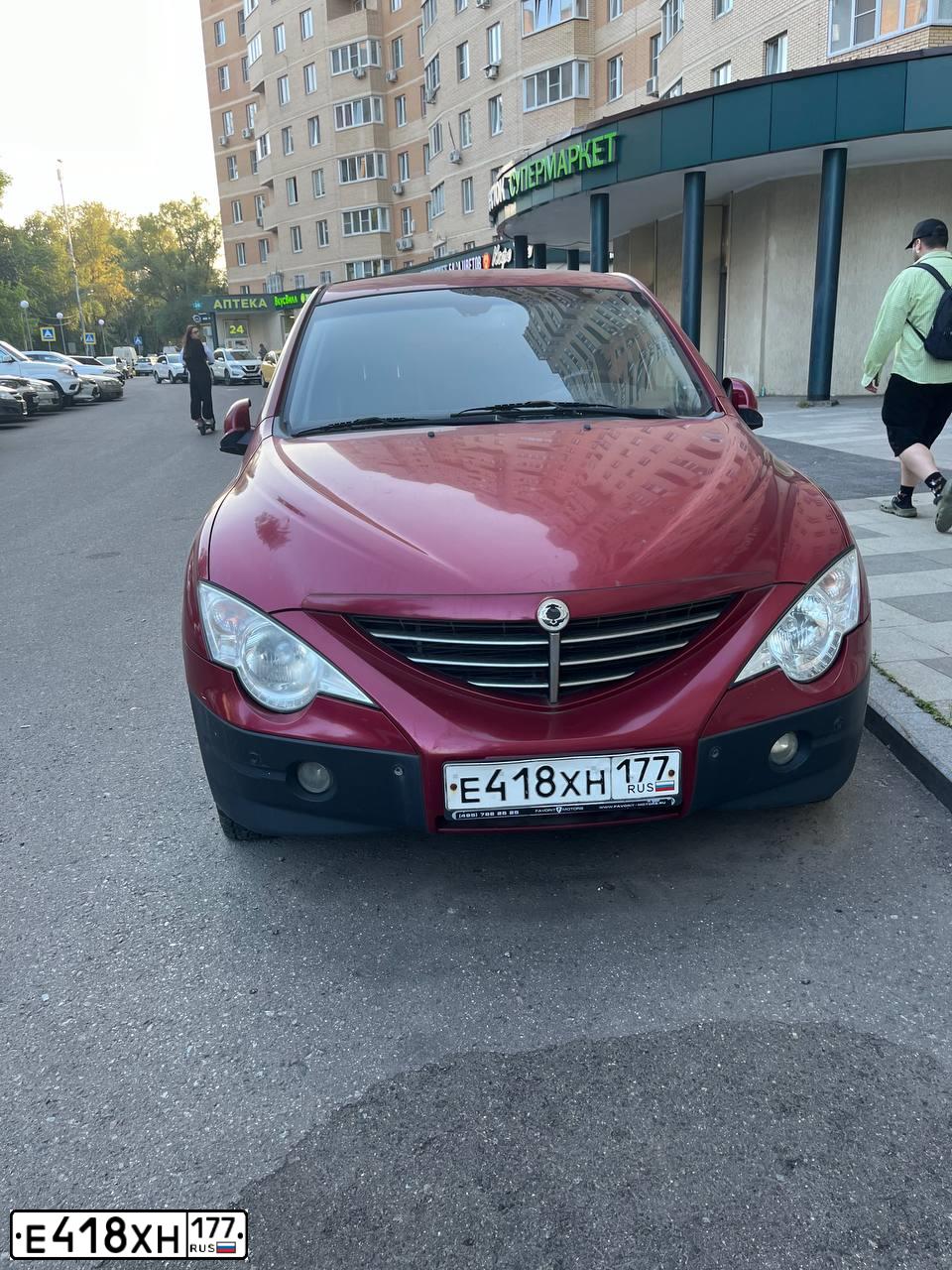 Фото автомобиля SSANGYONG MUSSO, 2007 — госномер Е418ХН177. Цвет: КРАСНЫЙ