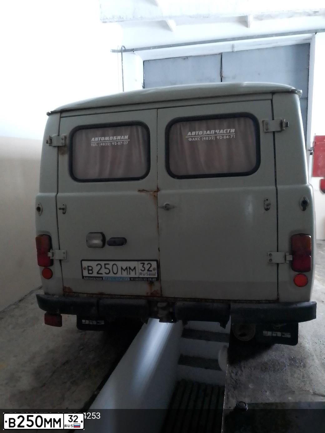 Фото автомобиля UAZ 3741, 2007 — госномер В250ММ32. Цвет: БЕЛАЯ НОЧЬ