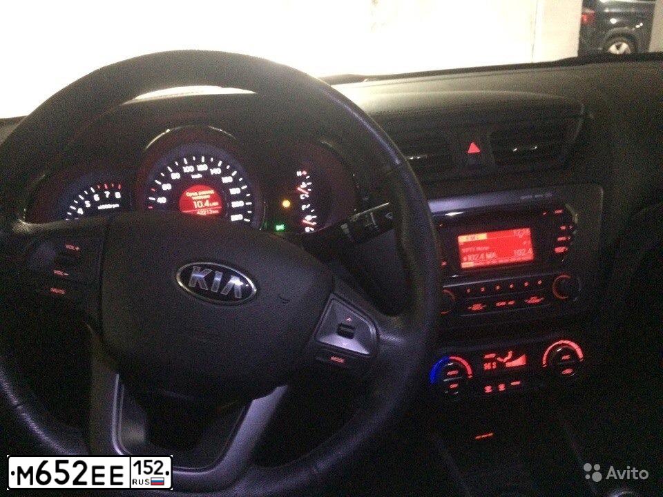 Фото автомобиля KIA RIO, 2013 — госномер М652ЕЕ152. Цвет: БЕЛЫЙ