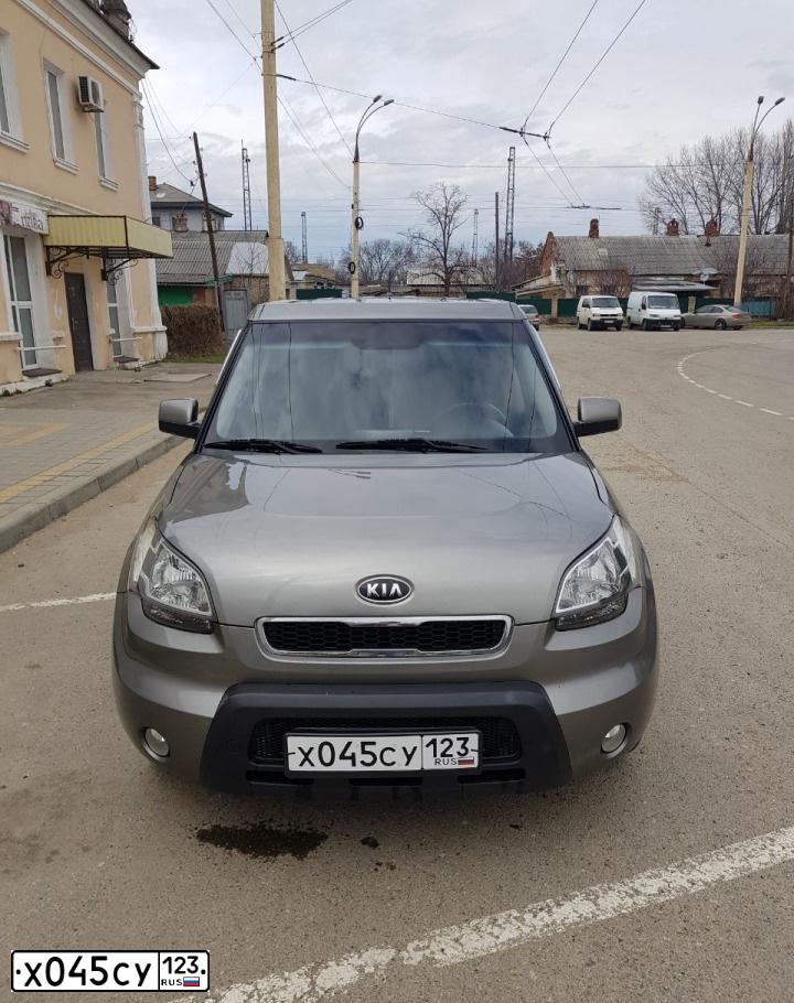 Фото автомобиля KIA SOUL, 2009 — госномер Х045СУ123. Цвет: СЕРЫЙ
