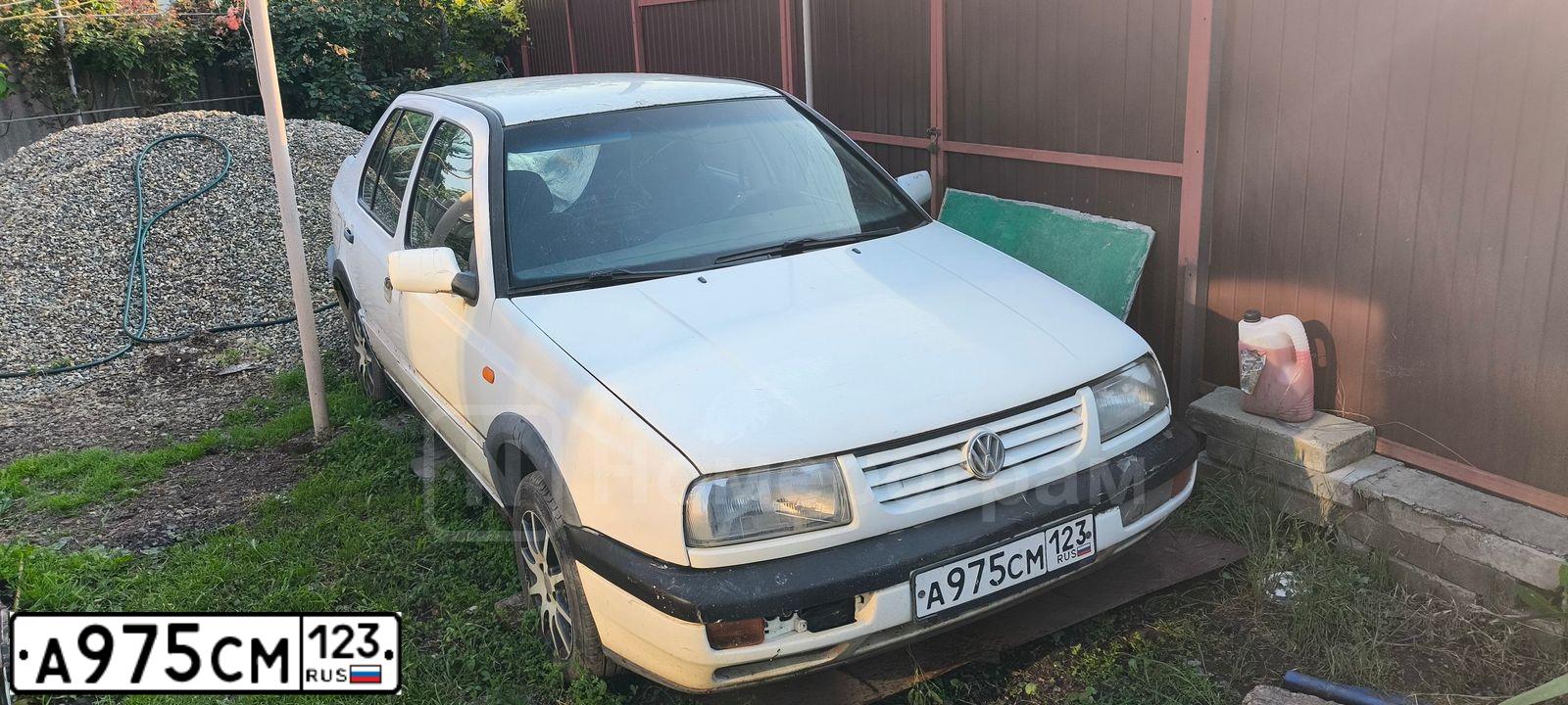 Фото автомобиля VOLKSWAGEN VENTO, 1996 — госномер А975СМ123. Цвет: БЕЛЫЙ