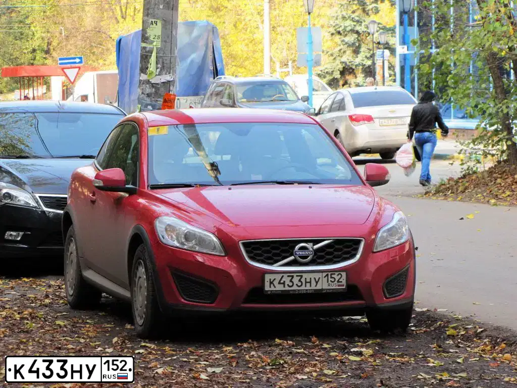 Фото автомобиля VOLVO C30, 2012 — госномер К433НУ152. Цвет: КРАСНЫЙ
