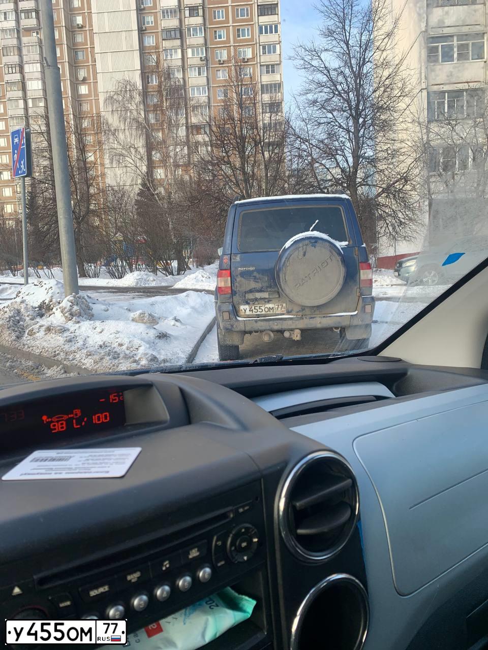 Фото автомобиля UAZ 3163 PATRIOT, 2013 — госномер Н410ЕА181. Цвет: СИНИЙ