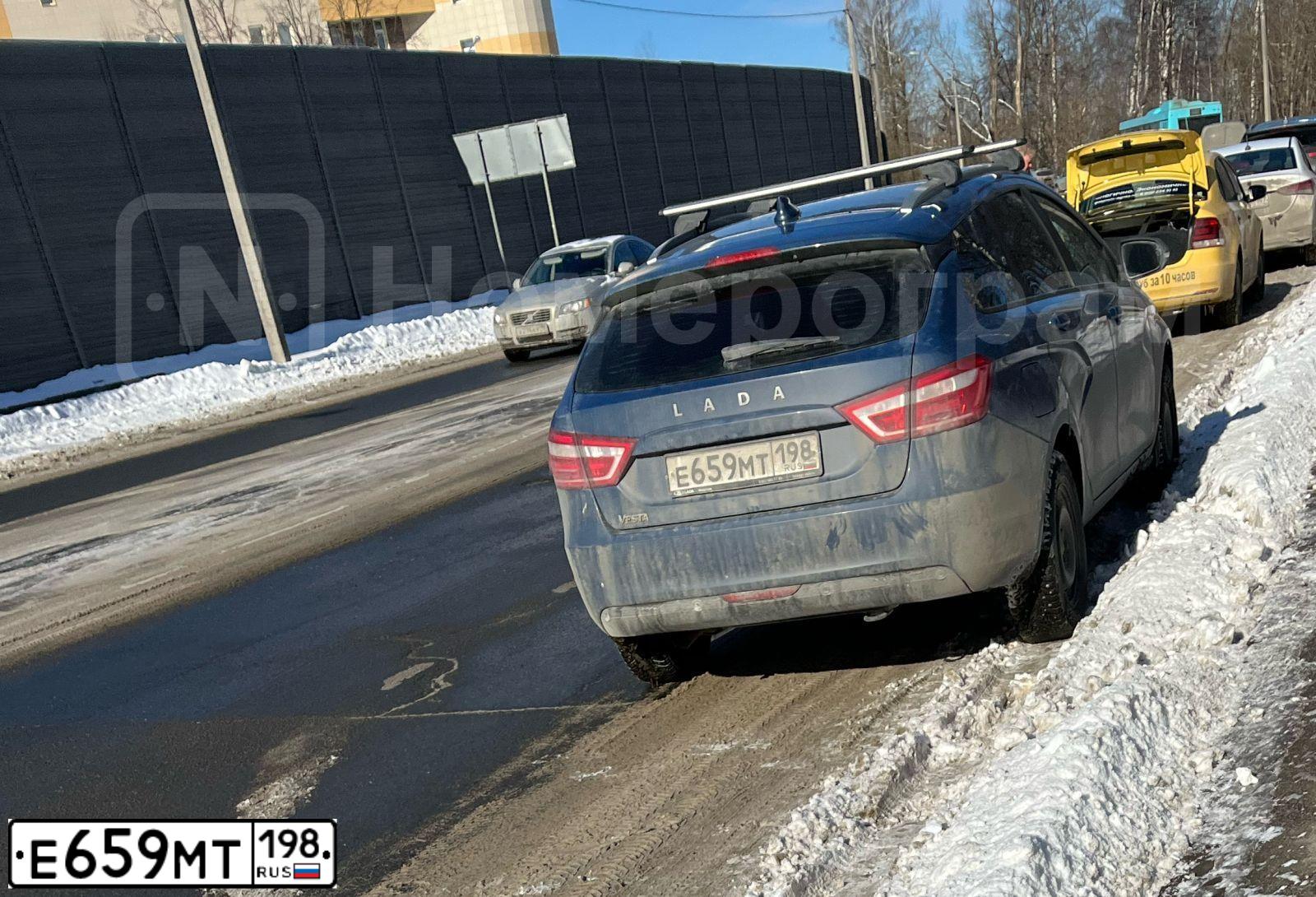Фото автомобиля LADA VESTA, 2019 — госномер Е815ЕР147. Цвет: синий