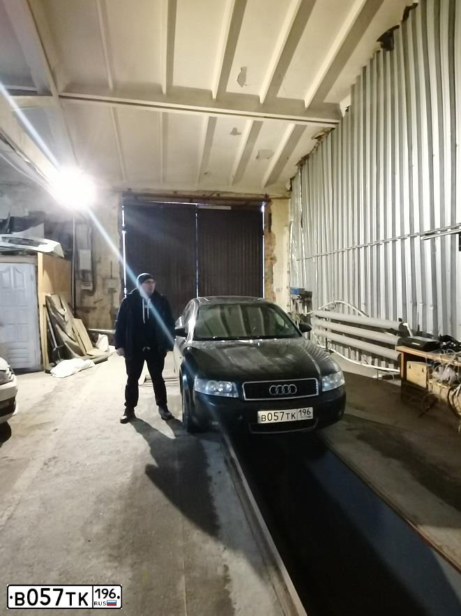 Фото автомобиля AUDI A4, 2001 — госномер В057ТК196. Цвет: ЧЕРНЫЙ