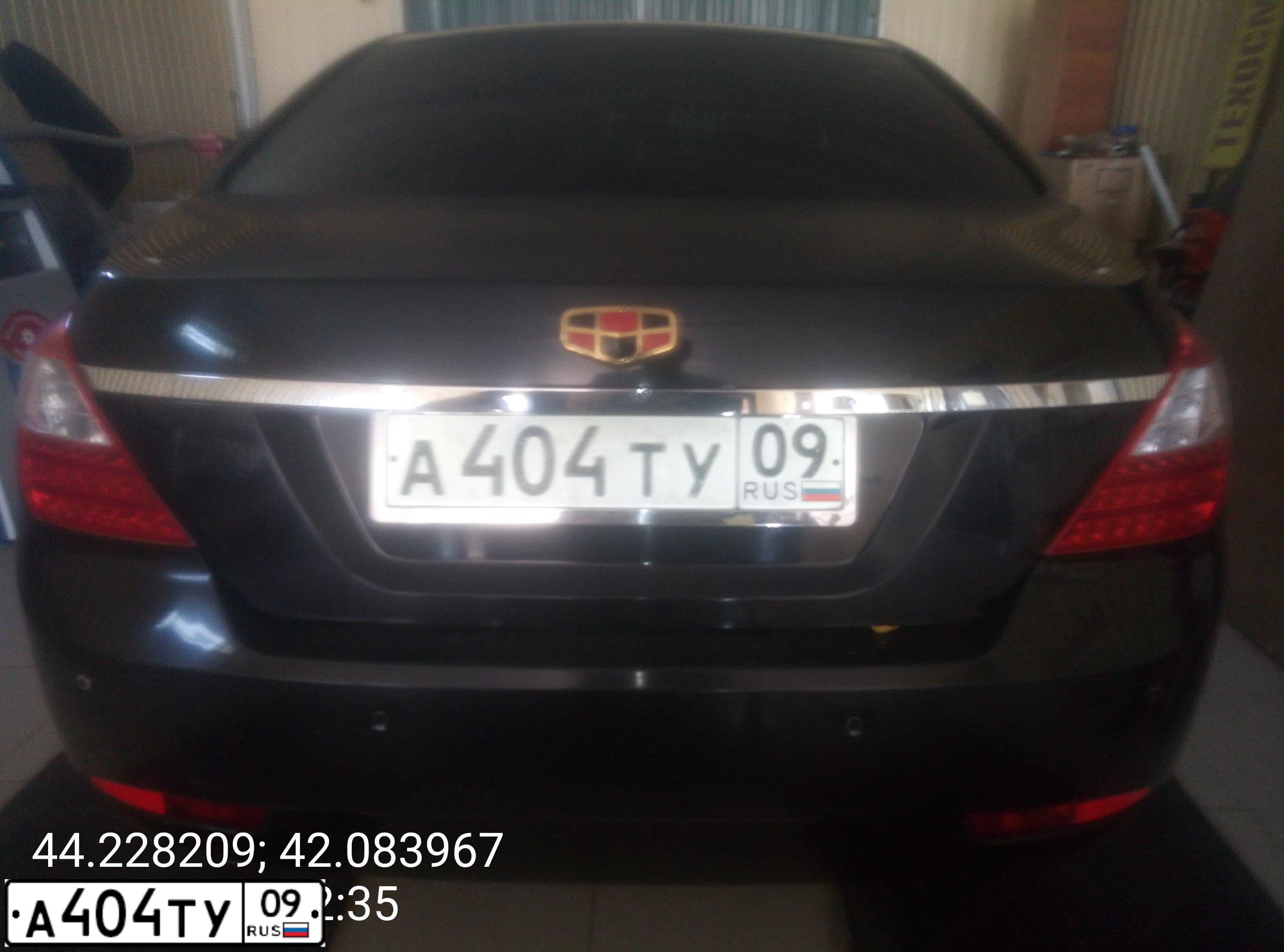 Фото автомобиля GEELY EMGRAND, 2013 — госномер А404ТУ09. Цвет: ЧЕРНЫЙ