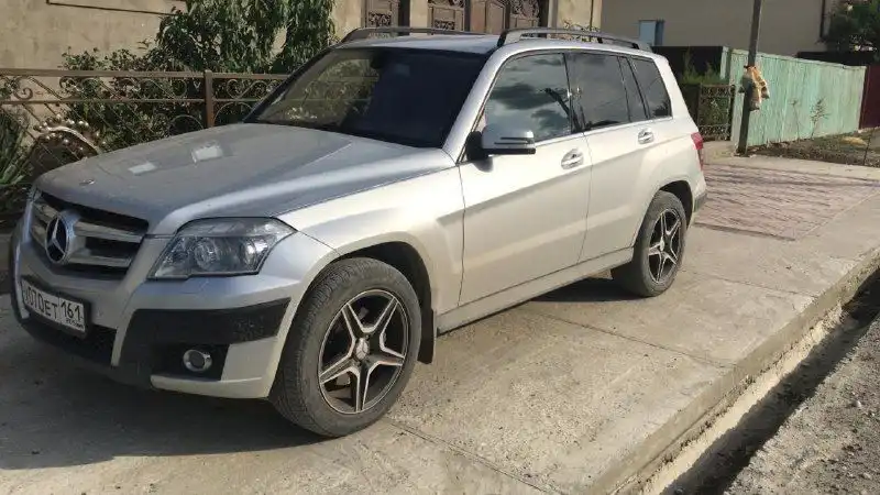 Фото автомобиля TOYOTA HIGHLANDER, 2012 — госномер М070ЕТ161. Цвет: ЧЕРНЫЙ