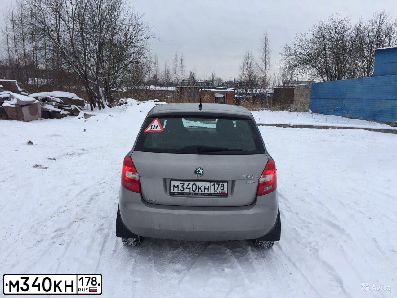 Фото автомобиля SKODA FABIA, 2012 — госномер А076ЕМ198. Цвет: Серый