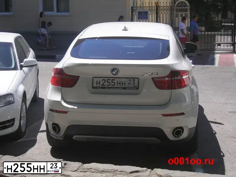 Фото автомобиля BMW X6, 2015 — госномер Н255НН23. Цвет: БЕЛЫЙ МЕТАЛЛИК
