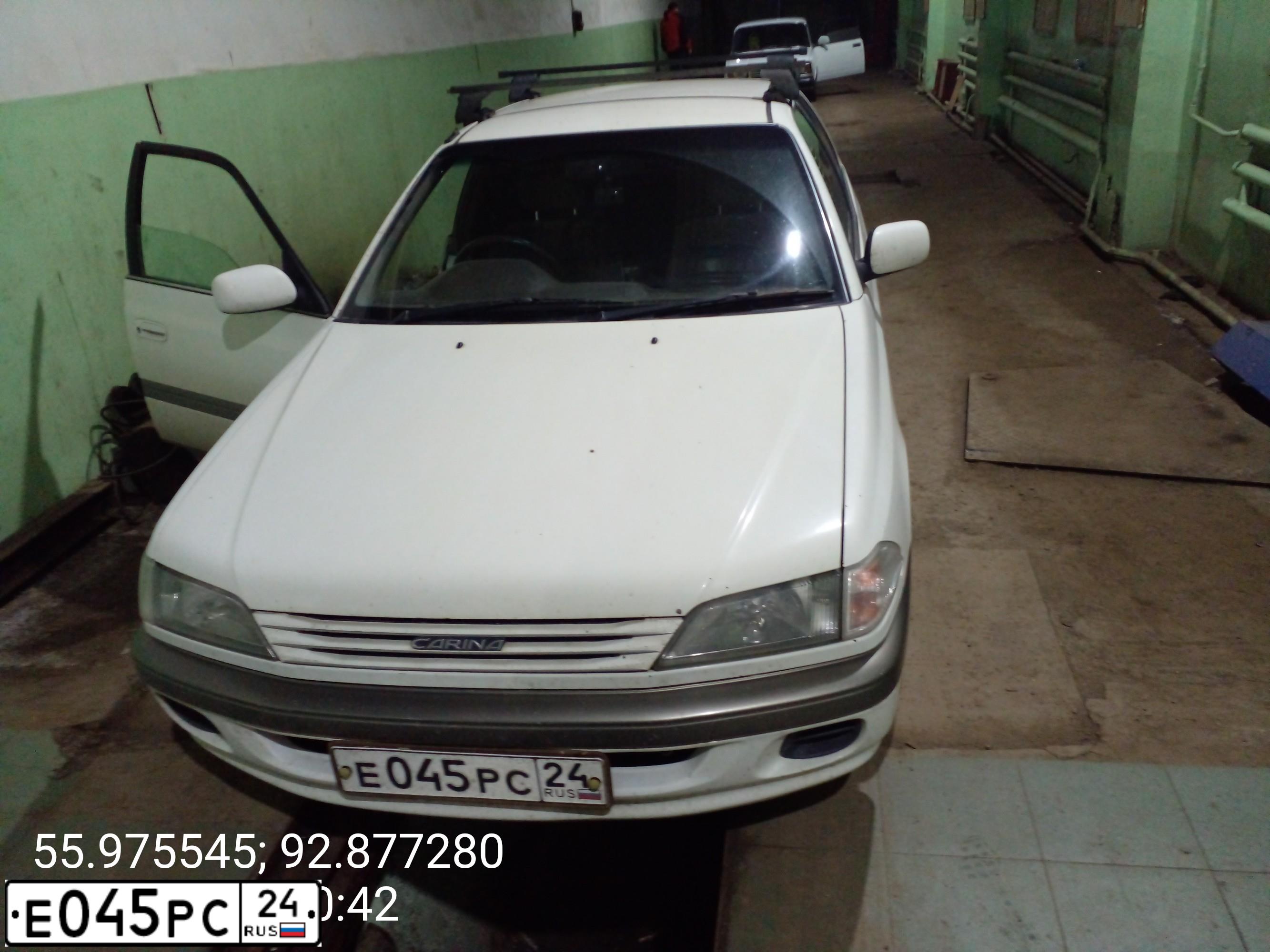 Фото автомобиля TOYOTA CARINA, 1998 — госномер Е045РС24