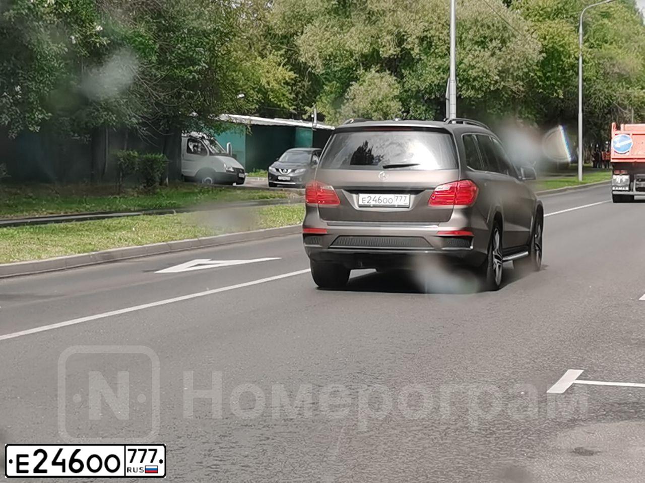 Фото автомобиля MERCEDES-BENZ МЕРСЕДЕС-БЕНЦ GL 350 BLUETEC 4MATIC, 2014 — госномер Е246ОО777. Цвет: Коричневый