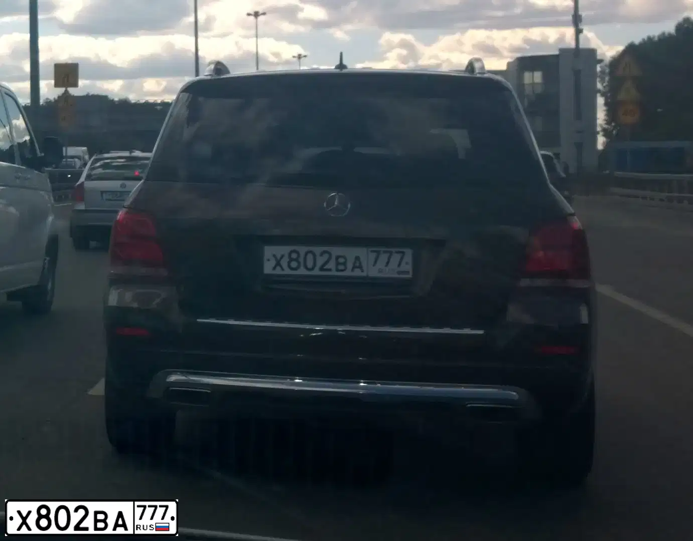Фото автомобиля MERCEDES GLK-KLASSE, 2014 — госномер Х802ВА777. Цвет: КОРИЧНЕВЫЙ