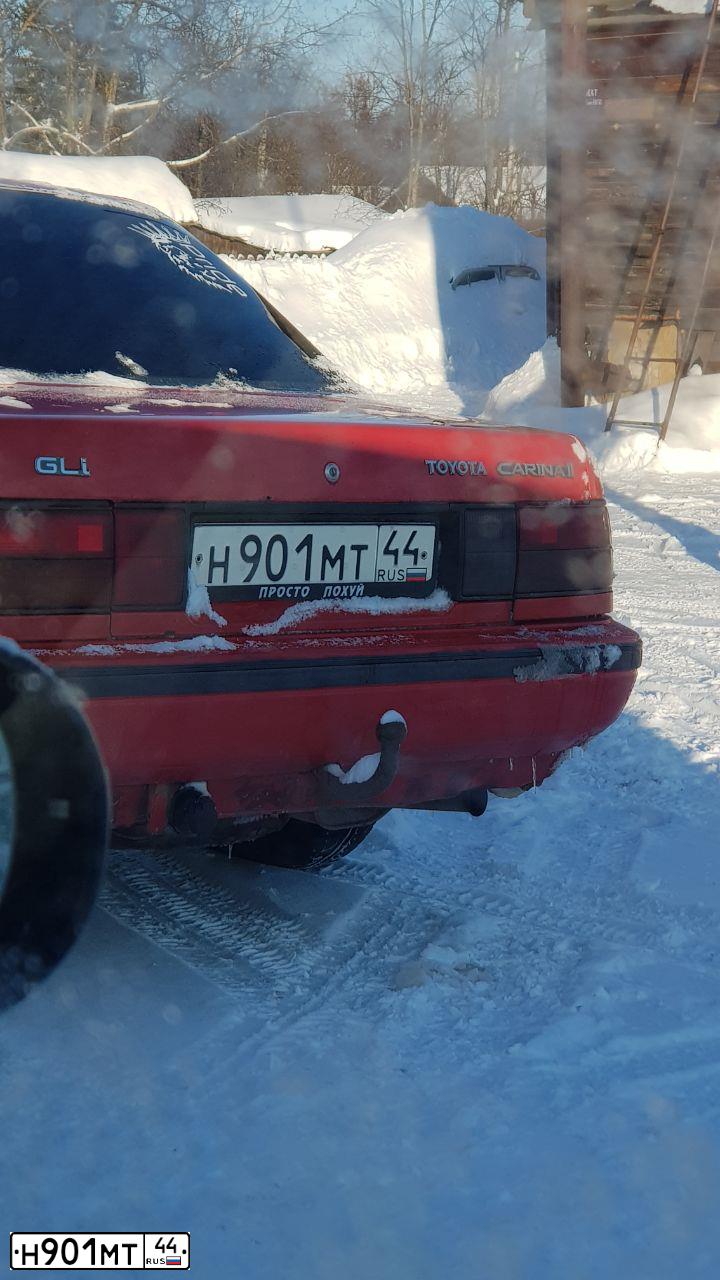 Фото автомобиля TOYOTA CARINA, 1990 — госномер Н901МТ44. Цвет: Красный