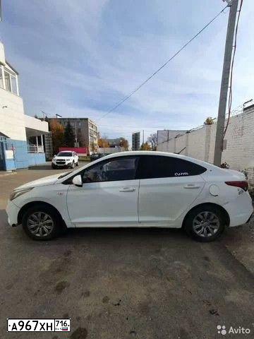 Фото автомобиля HYUNDAI SOLARIS, 2018 — госномер А329УС43. Цвет: Белый