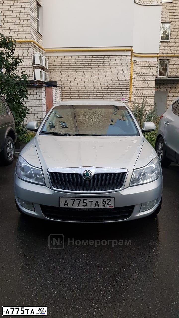 Фото автомобиля SKODA OCTAVIA, 2012 — госномер А775ТА62. Цвет: Серебристо-Желтый
