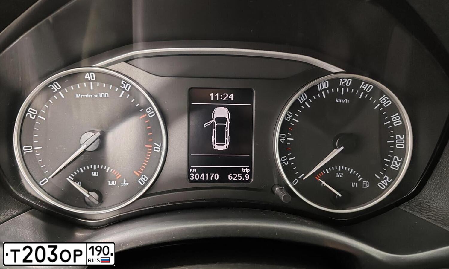 Фото автомобиля SKODA OCTAVIA, 2011 — госномер Т408СТ799. Цвет: Серебристый