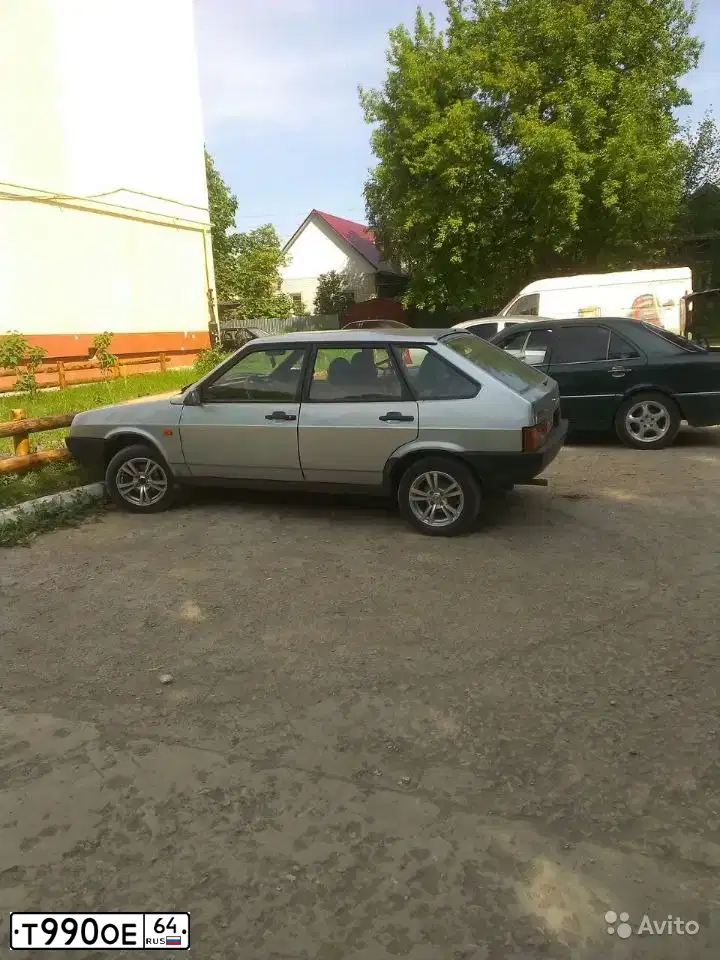 Фото автомобиля LADA 2109 SAMARA, 2002 — госномер М899ММ164. Цвет: СЕРЕБРИСТО ГОЛУБОЙ