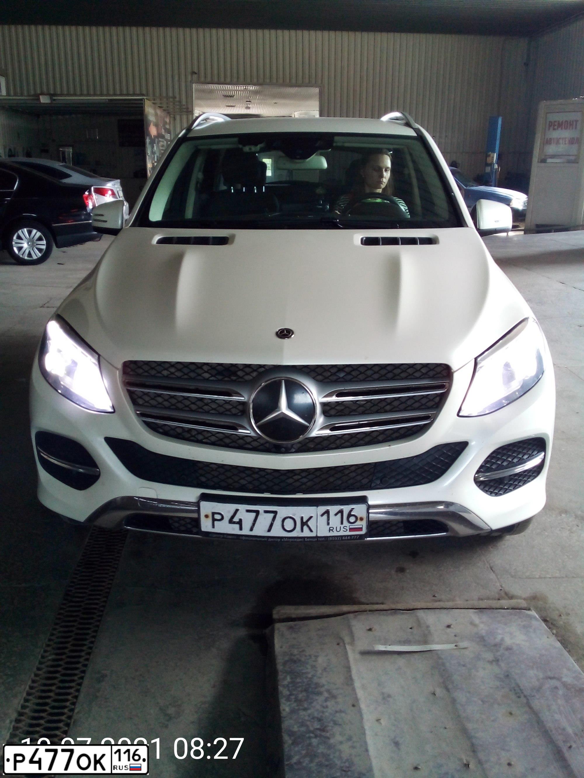 Фото автомобиля MERCEDES GLE-KLASSE, 2017 — госномер Р477ОК116. Цвет: Белый