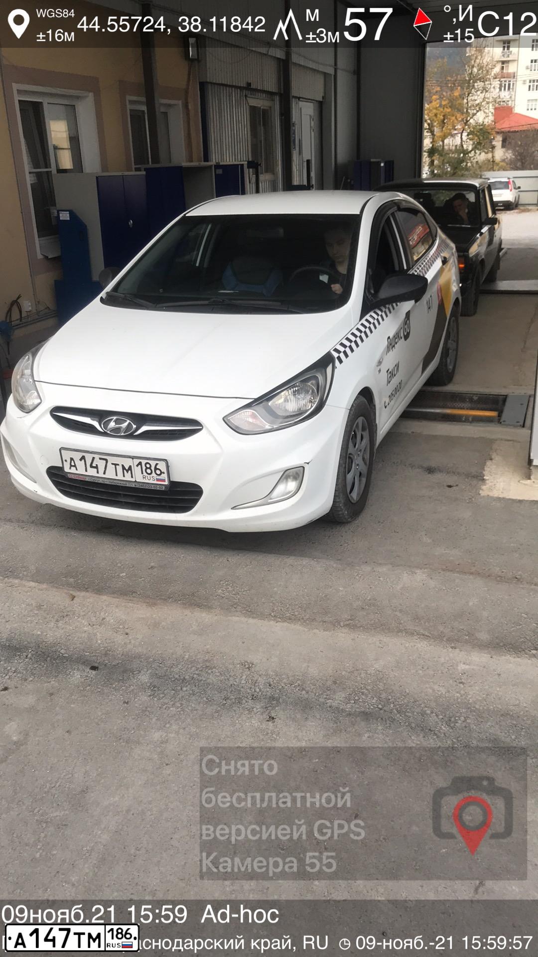 Фото автомобиля HYUNDAI SOLARIS, 2014 — госномер У809АС186. Цвет: БЕЛЫЙ
