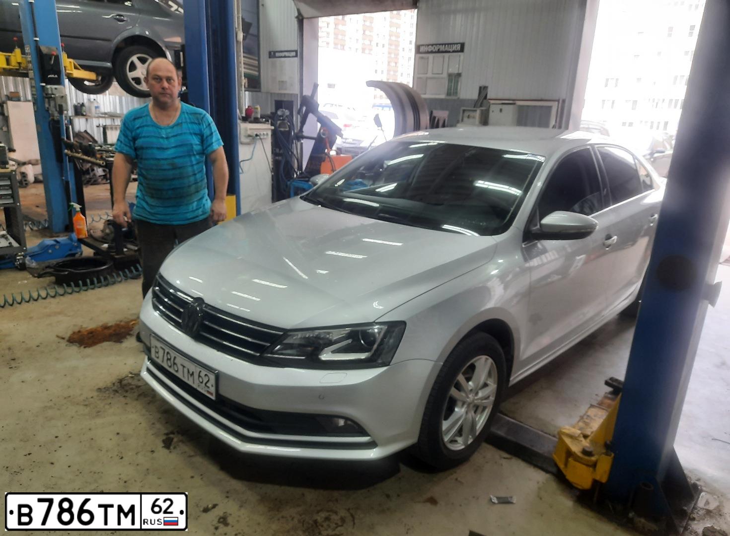 Фото автомобиля VOLKSWAGEN JETTA, 2014 — госномер С225УК790. Цвет: СЕРЕБРИСТЫЙ