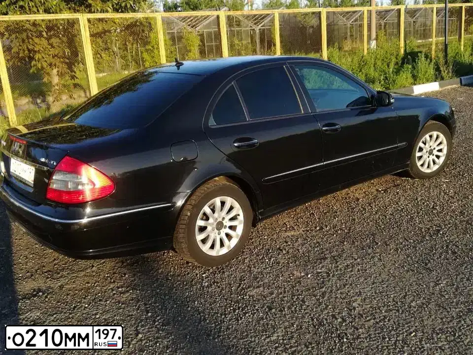 Фото автомобиля MERCEDES E-KLASSE, 2008 — госномер О210ММ197. Цвет: ЧЕРНЫЙ
