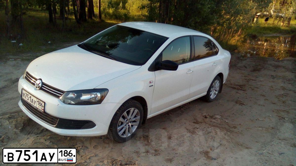 Фото автомобиля VOLKSWAGEN POLO, 2013 — госномер В751АУ186. Цвет: Белый