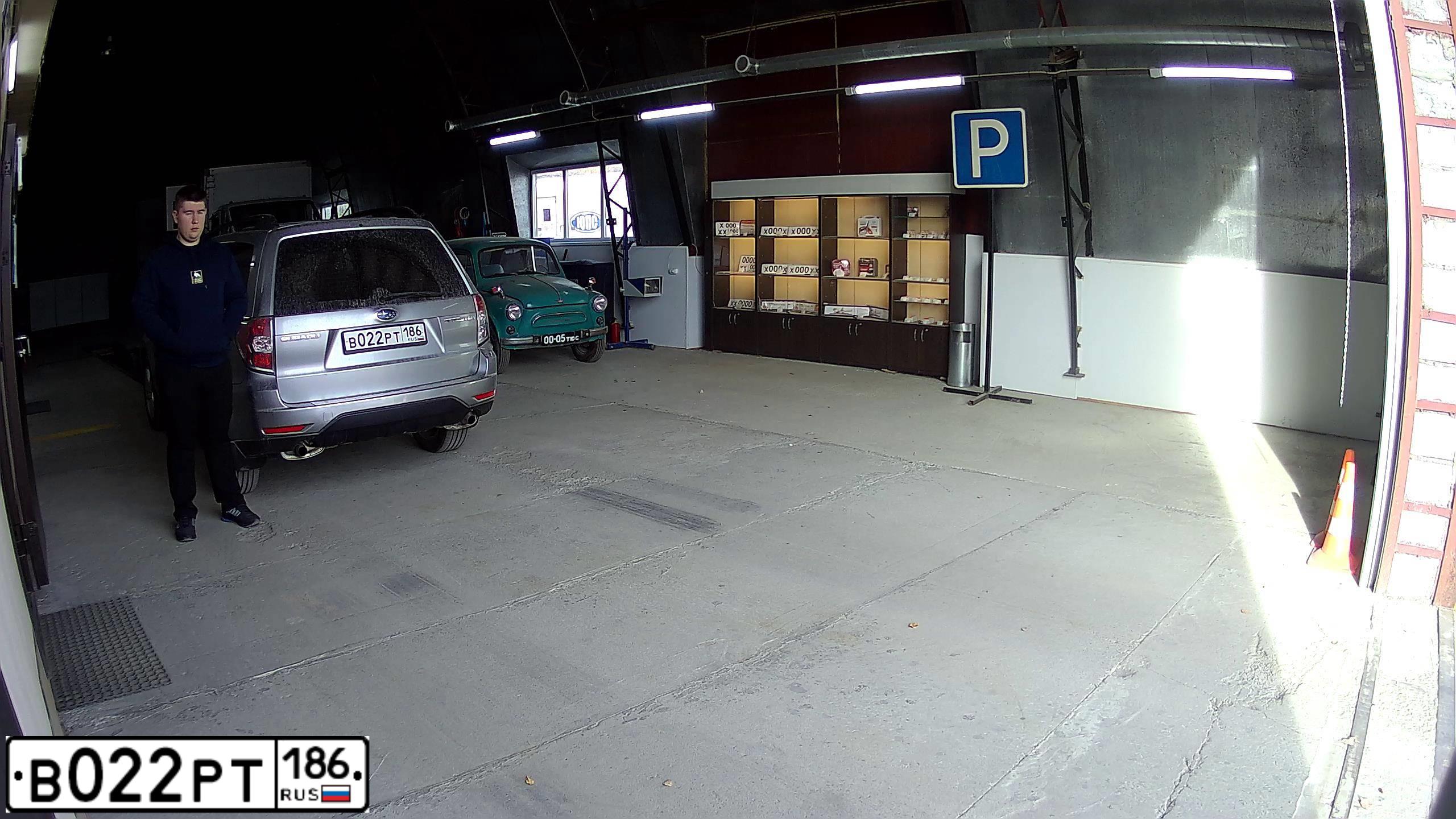 Фото автомобиля SUBARU FORESTER, 2008 — госномер В022РТ186. Цвет: СЕРЕБРИСТЫЙ