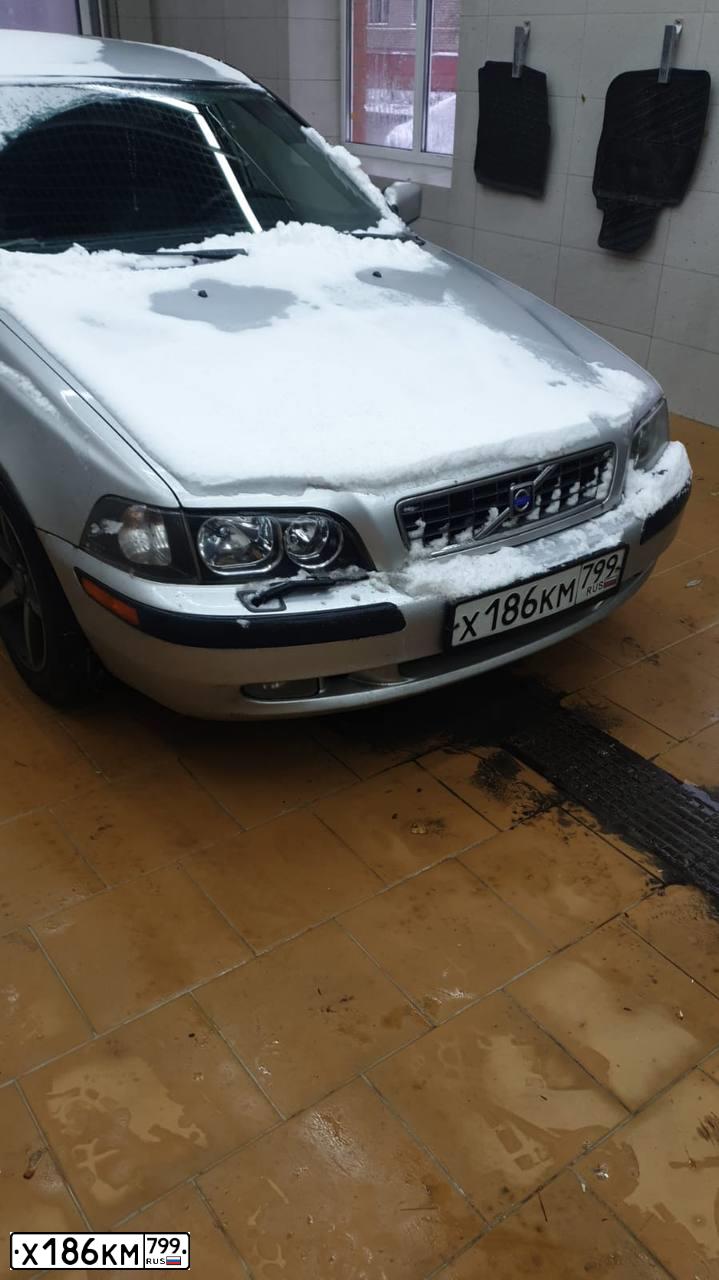 Фото автомобиля VOLVO S40, 2003 — госномер Х186КМ799. Цвет: Серебристый