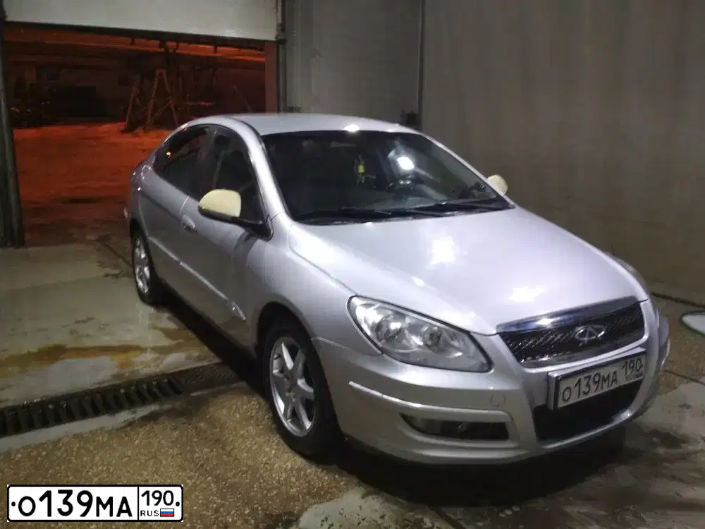 Фото автомобиля CHERY A3 /M11/, 2010 — госномер О139МА190. Цвет: СЕРЕБРИСТЫЙ