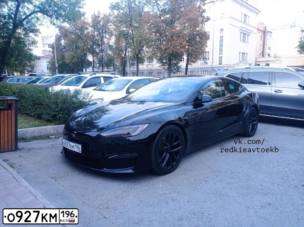 Фото автомобиля ТЕСЛА MODEL S, 2021 — госномер О927КМ196. Цвет: ЧЕРНЫЙ