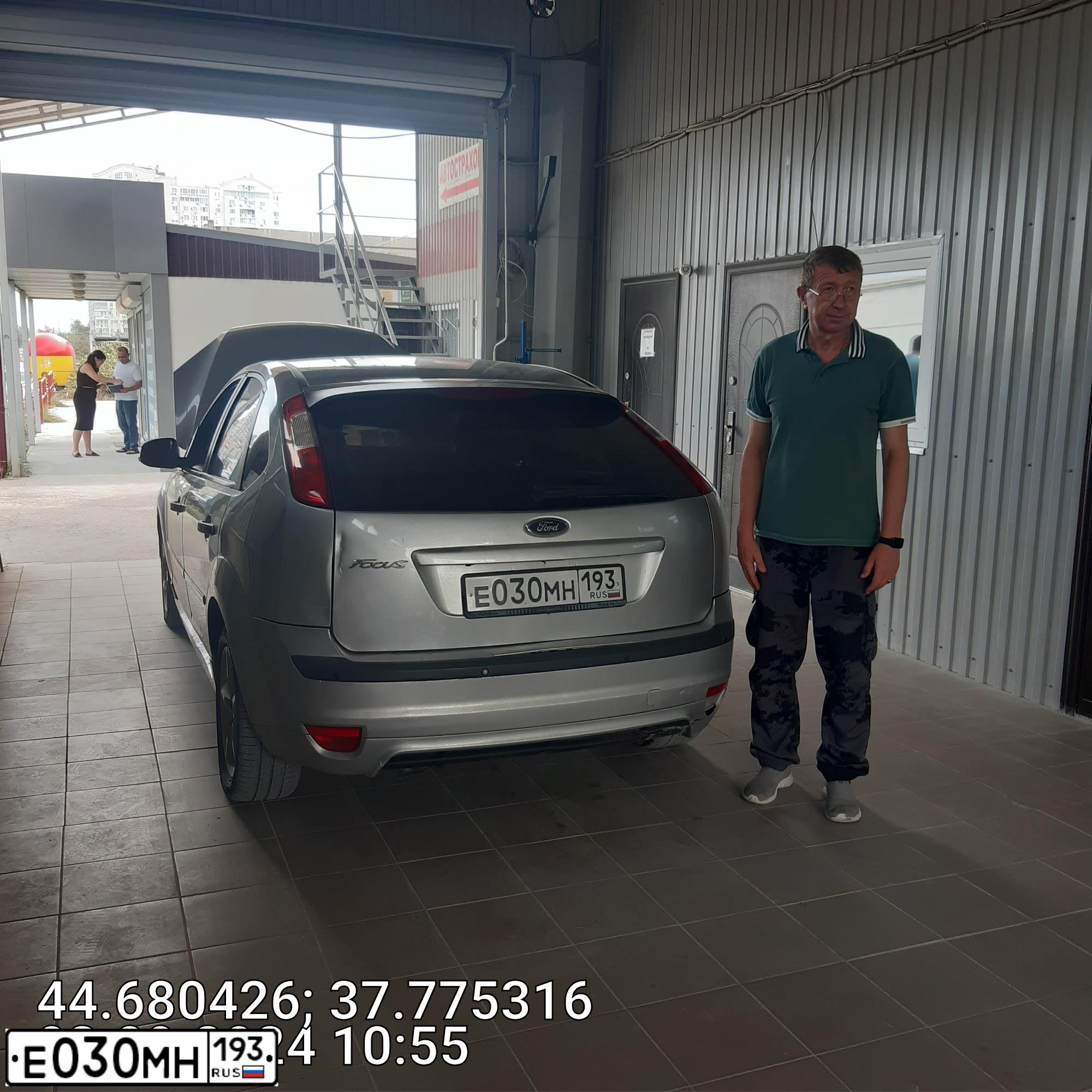 Фото автомобиля FORD FOCUS, 2007 — госномер Е030МН193. Цвет: Серебристый